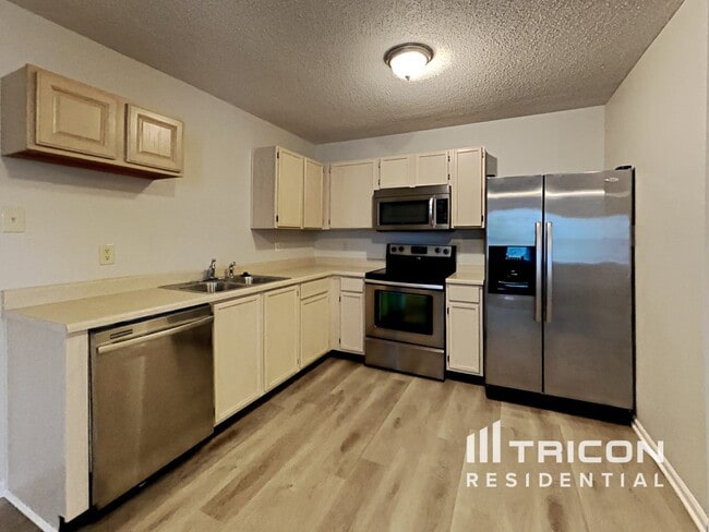Building Photo - 10664 Glenayr Dr