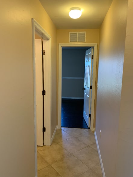 Building Photo - 1902 NW 14th Terrace