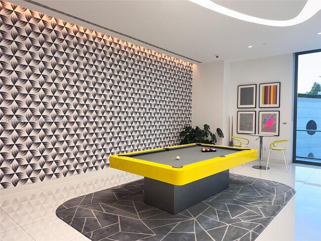 Building Photo - 501 NE 31st St