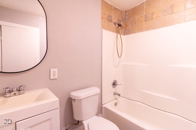 Building Photo - 2100 Garfield St