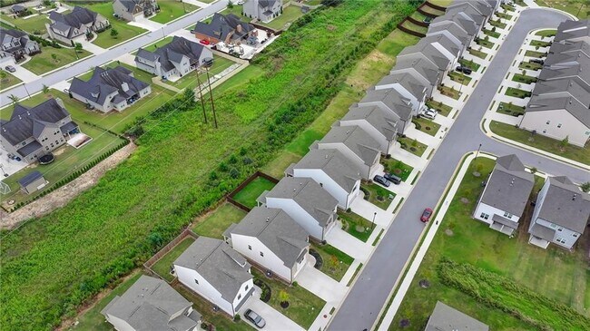 Building Photo - 3230 Westgate Park Dr