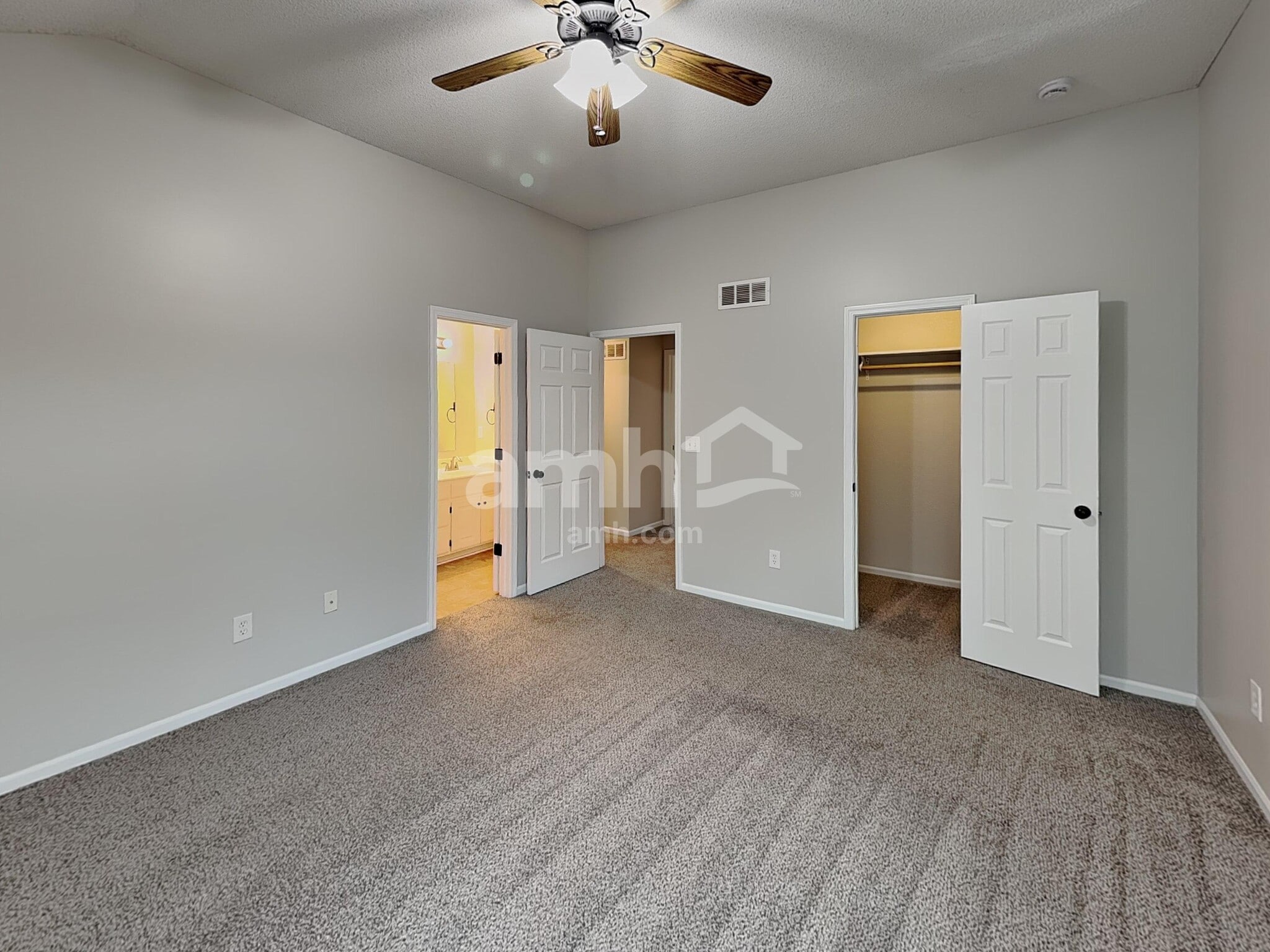 Building Photo - 643 E Apache St