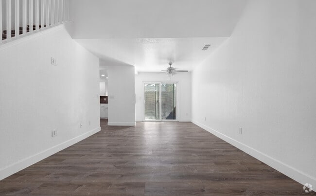 3BD, 2BA -1050SF - Living Room - Shadow Glen Townhouse Apartments