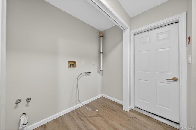 Building Photo - 18 Fordham Ln