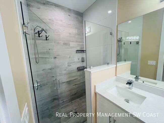 Building Photo - 4267 4th Ave SE