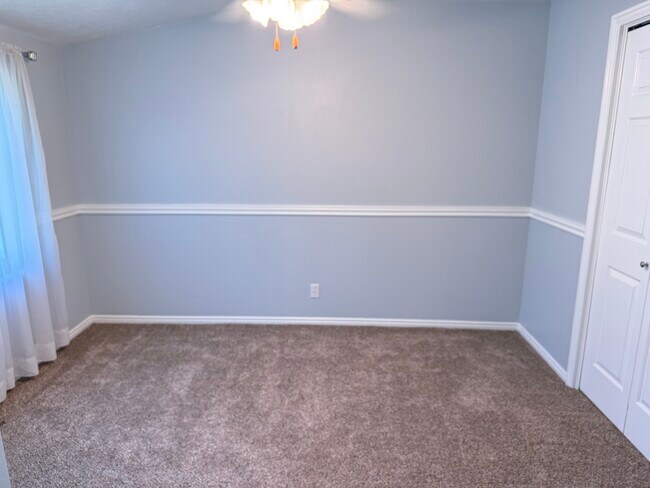Building Photo - 1453 E Vintry Cir