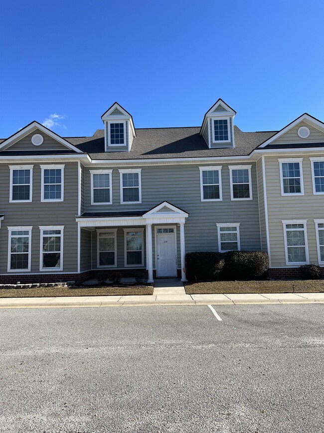Building Photo - 819 Terrell Dr