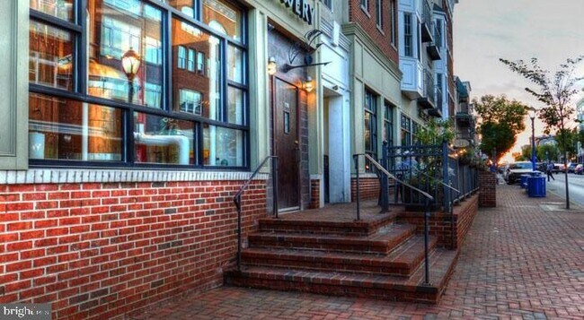 Building Photo - 131 Bridge Street Unit 1B-2-2420