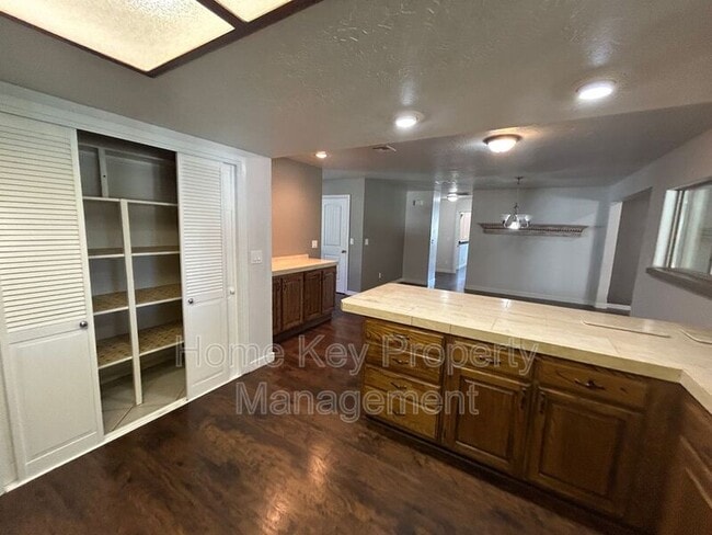 Building Photo - 3165 Crestview Dr