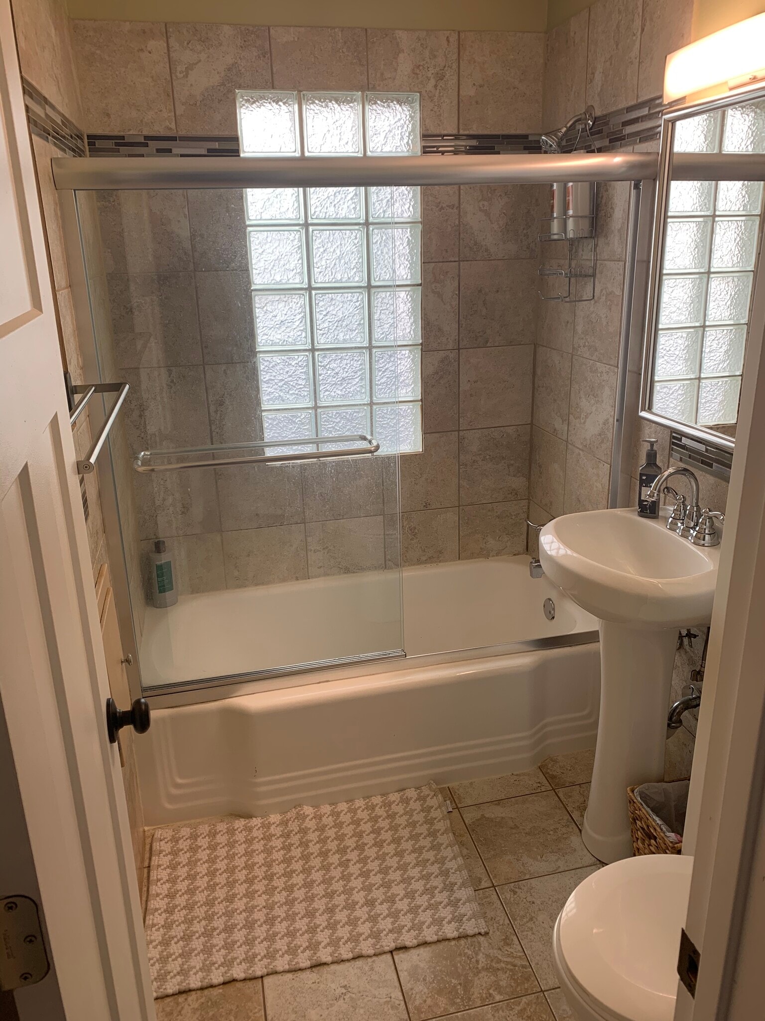 Building Photo - 3321 Bryant Ave S