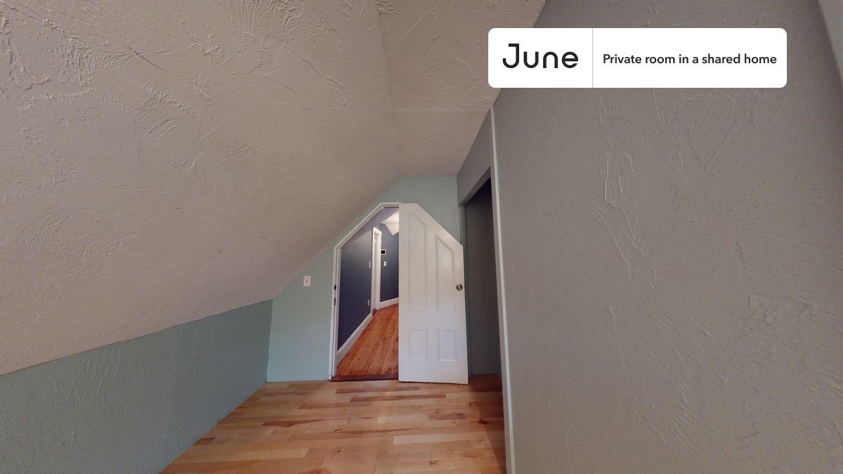 Building Photo - Room in Shared 7 bed/2.5 bath home