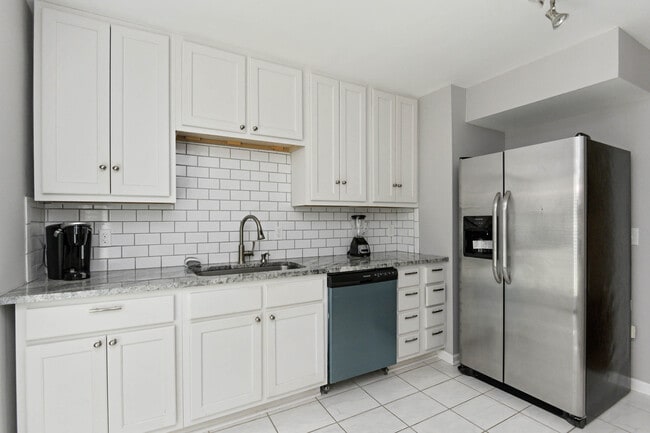 Building Photo - 6309 Thunderbird Dr