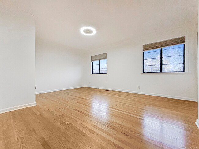 Building Photo - 202 Soundview Ave