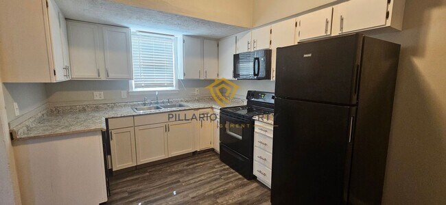 Building Photo - Updated 3 Bedroom, 1.5 Bathroom, Grace Tuxedo Beauty Available NOW!