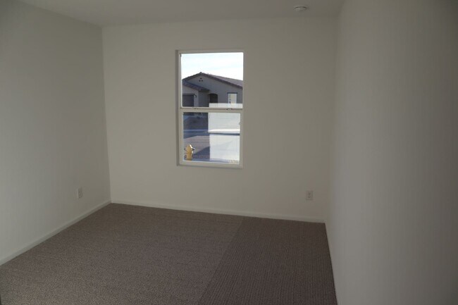 Building Photo - Great Home Great price!