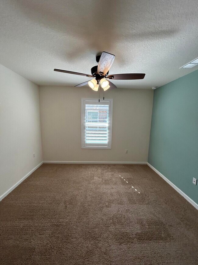 Building Photo - 1048 Limpkin St