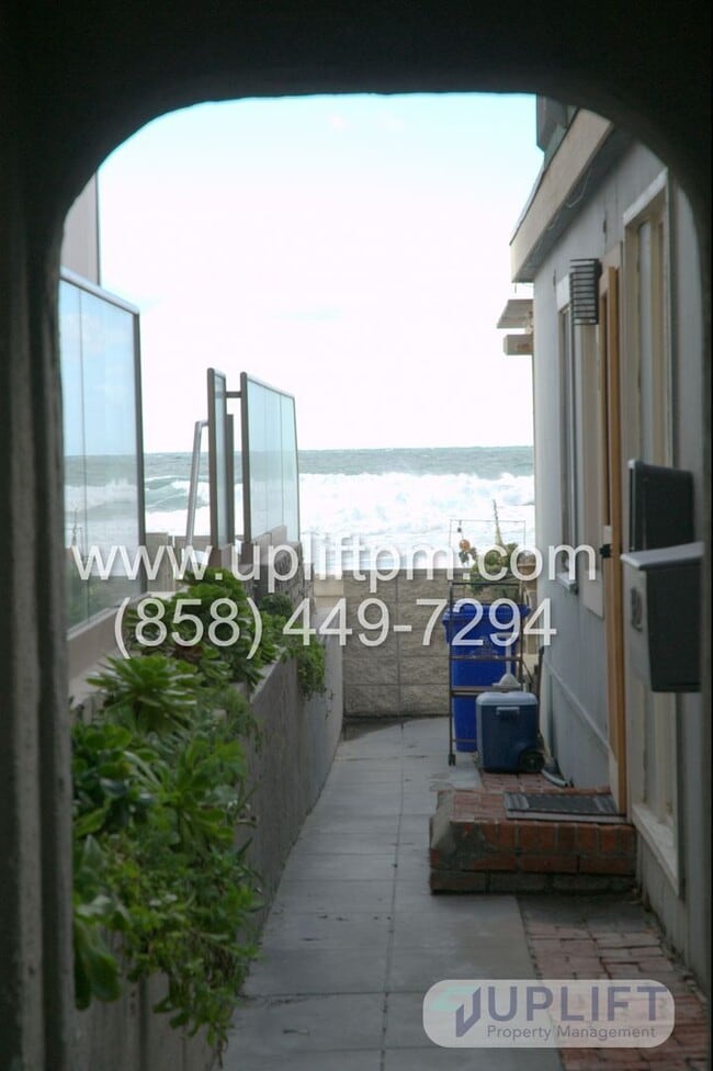 Building Photo - 3614 Ocean Front Walk