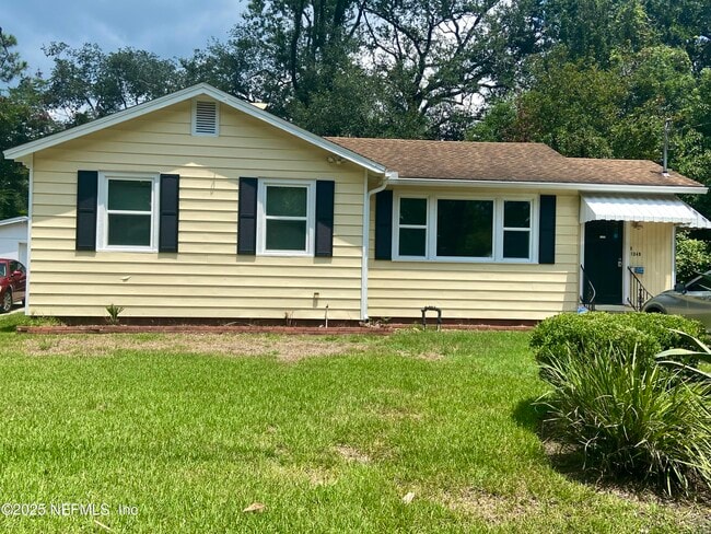 Primary Photo - 1349 Menna St