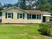 Building Photo - 1349 Menna St
