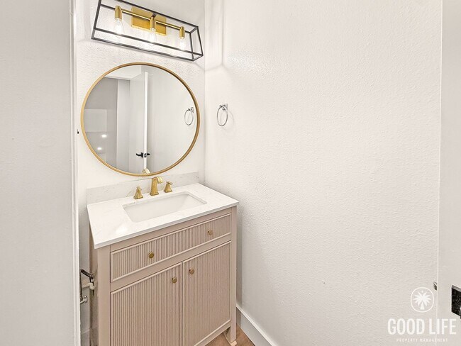 Building Photo - Updated 4B 2BA Home in Paradise Hills w/ S...