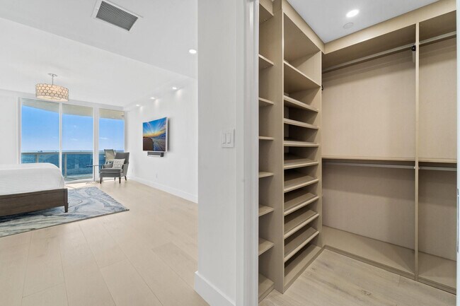 Building Photo - 3100 N Ocean Blvd