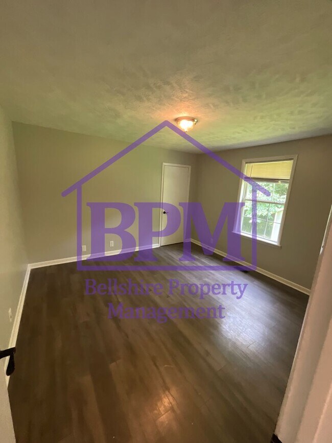 Building Photo - Freshly Updated 3 Bed, 1.5 Bath Home in Cl...