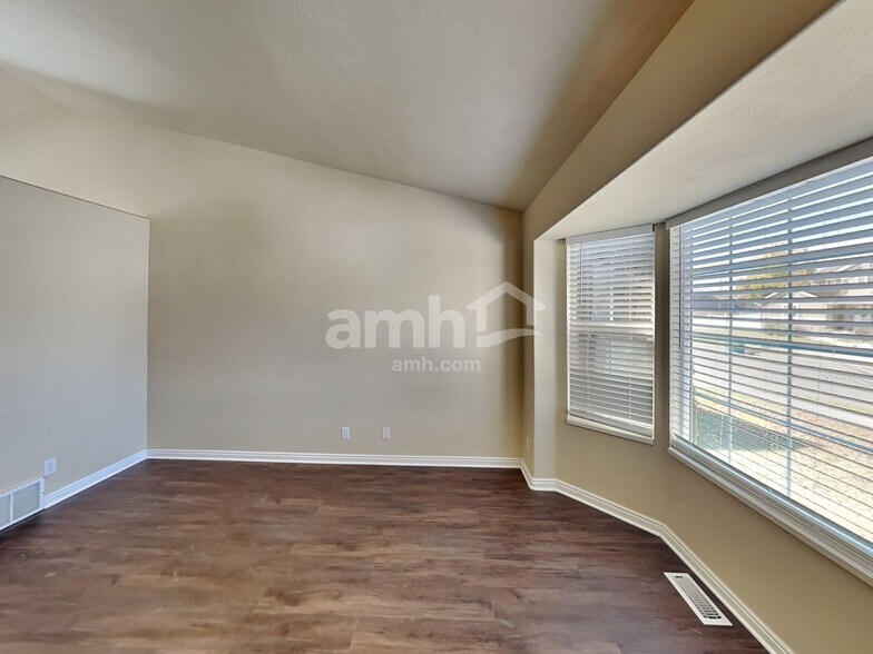 Building Photo - 1526 N 250 W