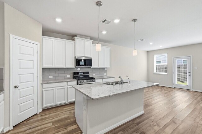 Building Photo - 1516 Lakeline Oak Dr