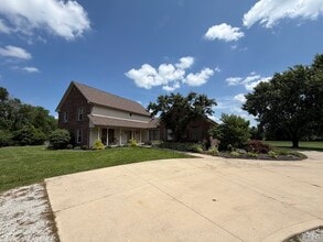 Building Photo - 10211 Hidden Mdw Ln