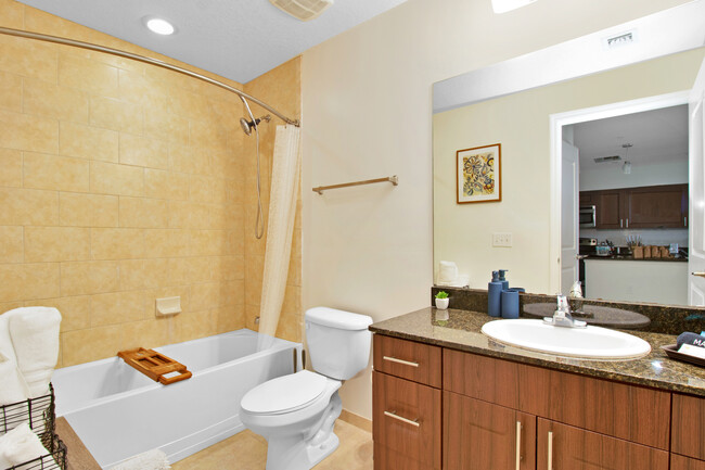 Large guest bathroom - 699 Brandon Prescott Ln