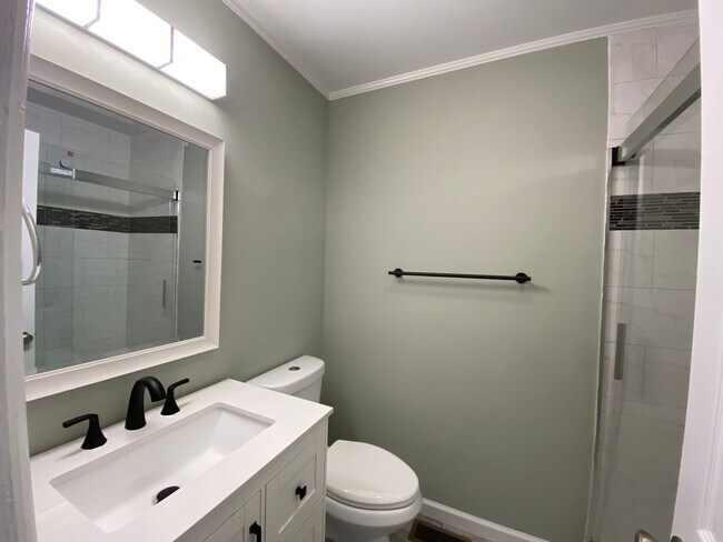 Building Photo - Adorable and Updated 3BR, 2BA Brick Ranch in the heart of Martinez!