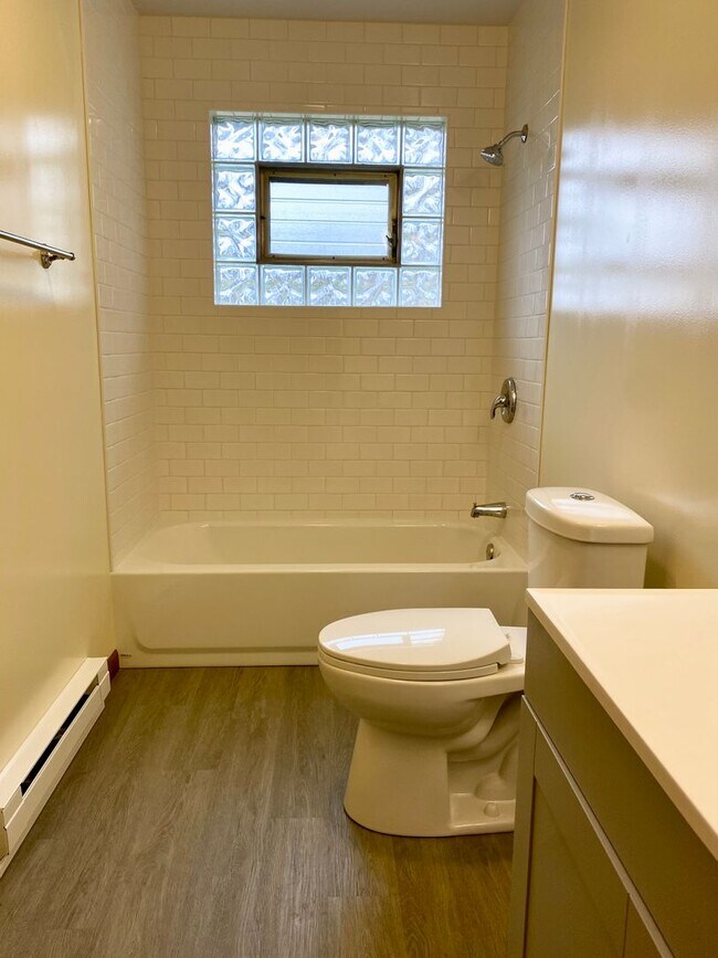 Building Photo - 2br/1bath duplex in Stevensville