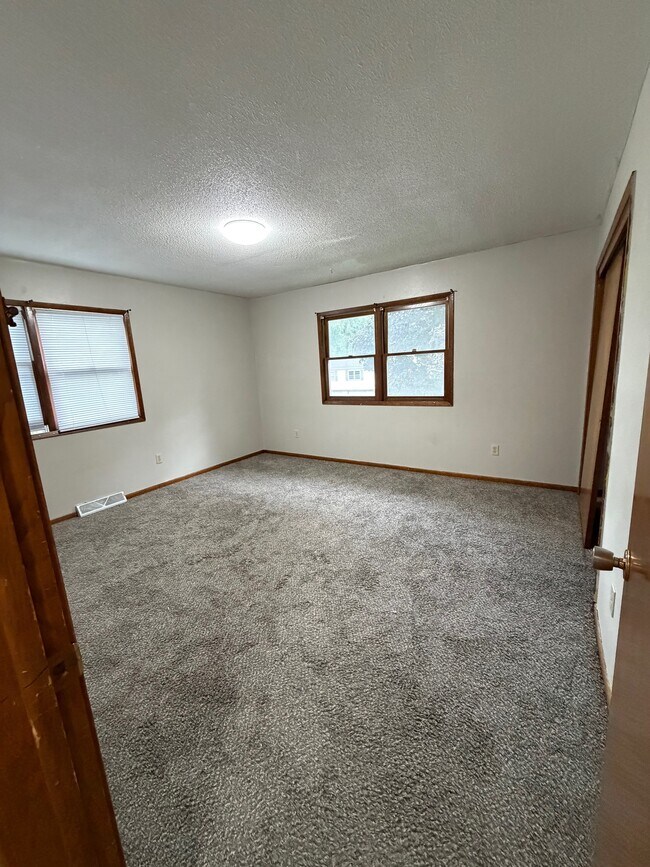 Building Photo - 1330 Delta Dr