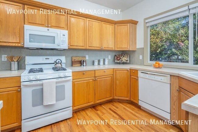 Building Photo - 9640 W Sleepy Hollow Ln