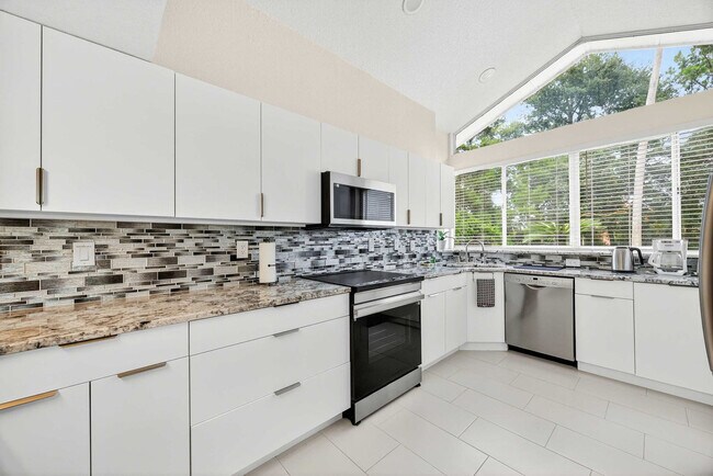Building Photo - 7534 Swiss Fairways Ave