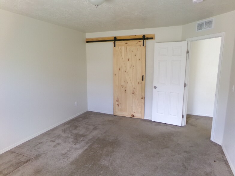 Building Photo - 9715 W Stonewood Dr