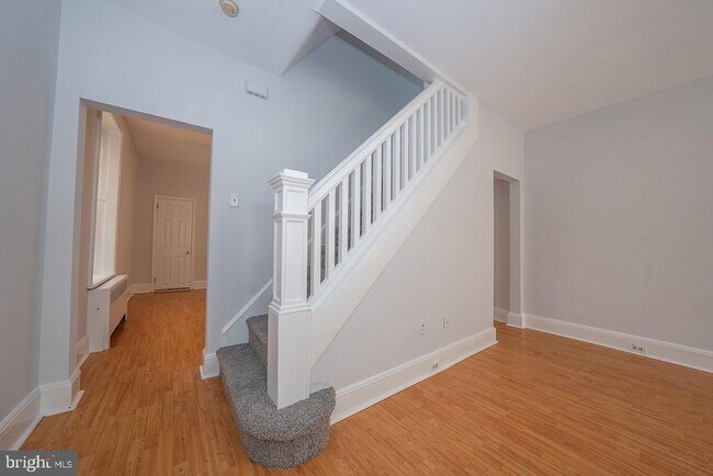 Building Photo - 217 Dupont St