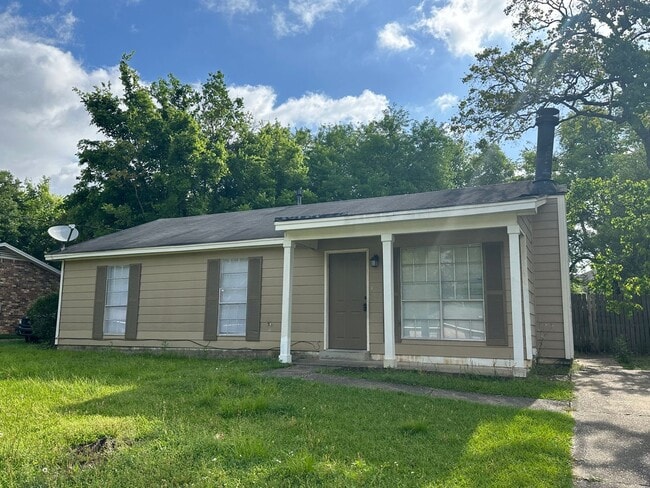 Building Photo - 3 Bedroom 1 bath