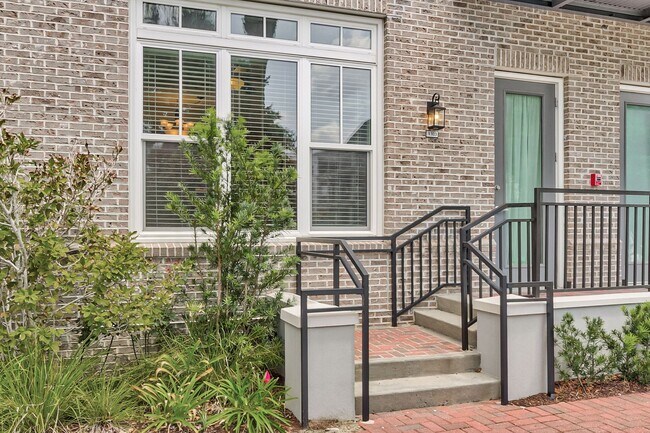 Building Photo - 200 River Landing Dr