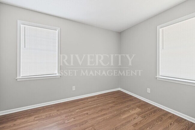 Building Photo - Renovated Gem! This 4-bed, 1.5-bath home!!!!! Section 8 Welcomed!!!!