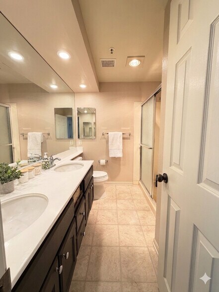 Building Photo - 5875 Friars Rd