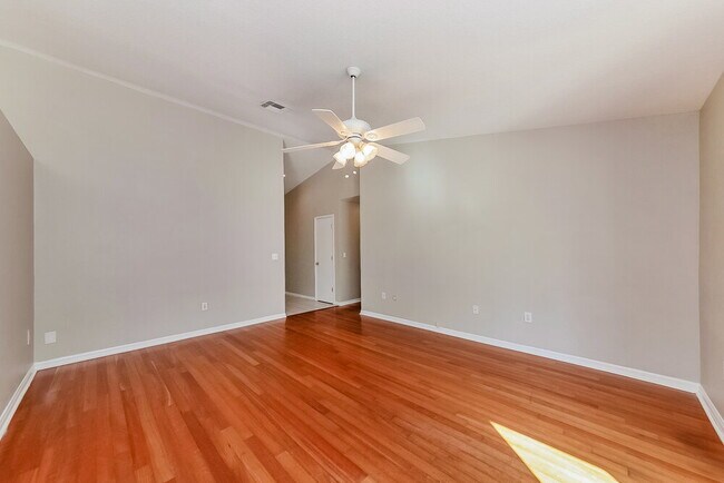 Building Photo - 208 Lookout Dr