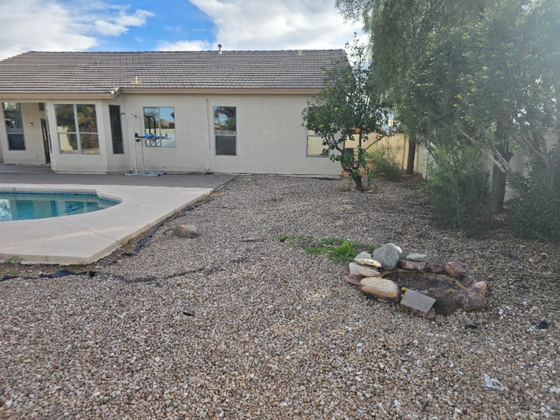 Building Photo - 8228 W Palmaire Ave