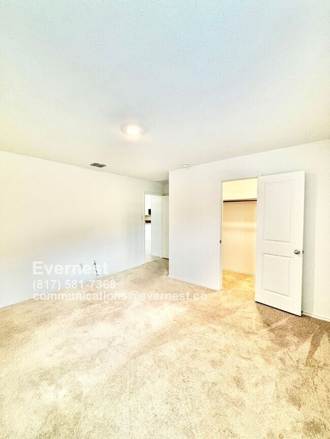 Building Photo - Beautiful 3-Bedroom Home with Spacious Yar...