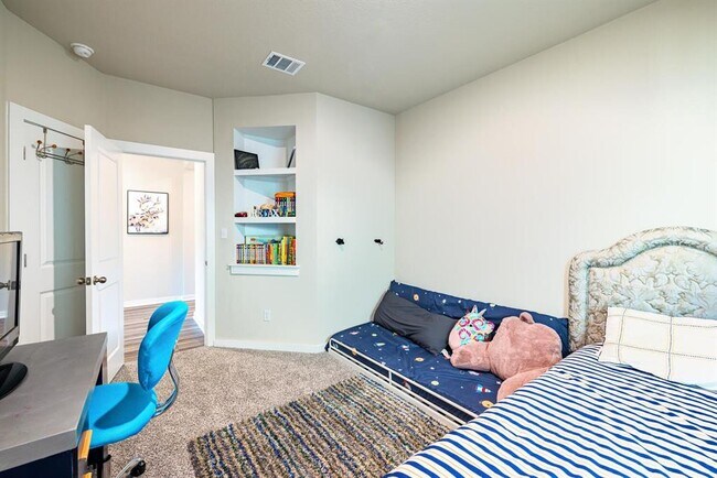 Building Photo - 20203 Lincoln Cove