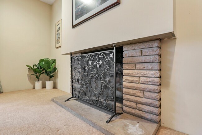 Building Photo - 162 Denison Dr