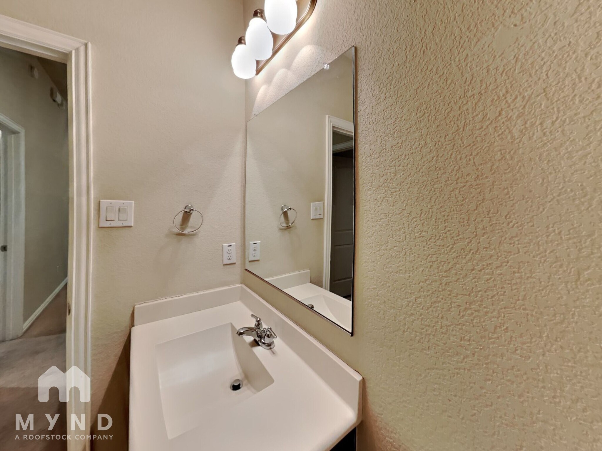 Building Photo - 5813 Valley Haven Way