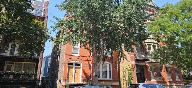 Building Photo - 304 W Evergreen Ave