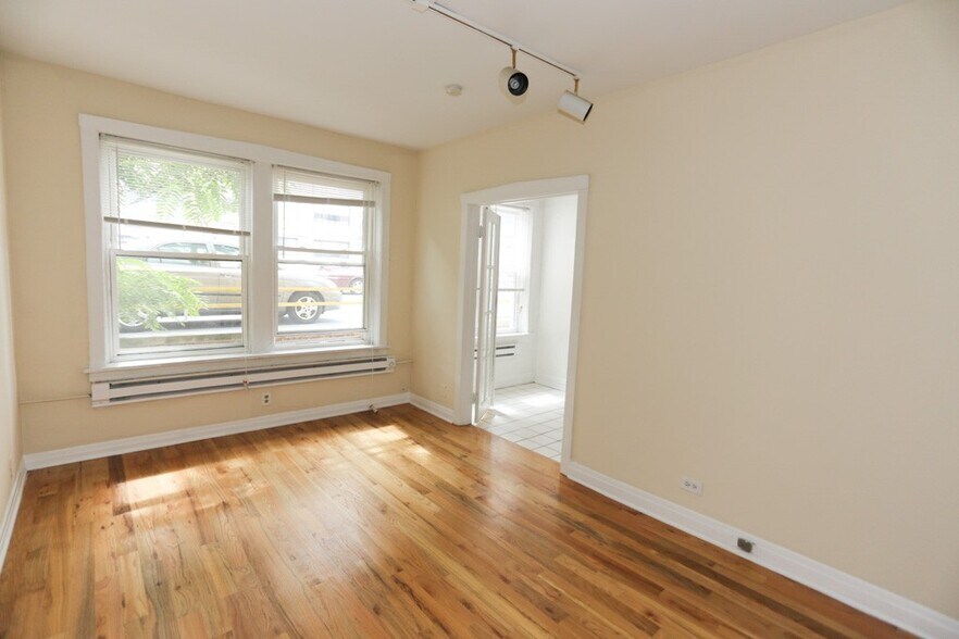 Building Photo - 457 W Melrose St