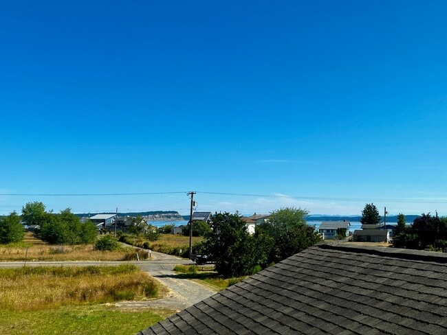 Building Photo - Peaceful Hansville Home with Plenty of Room